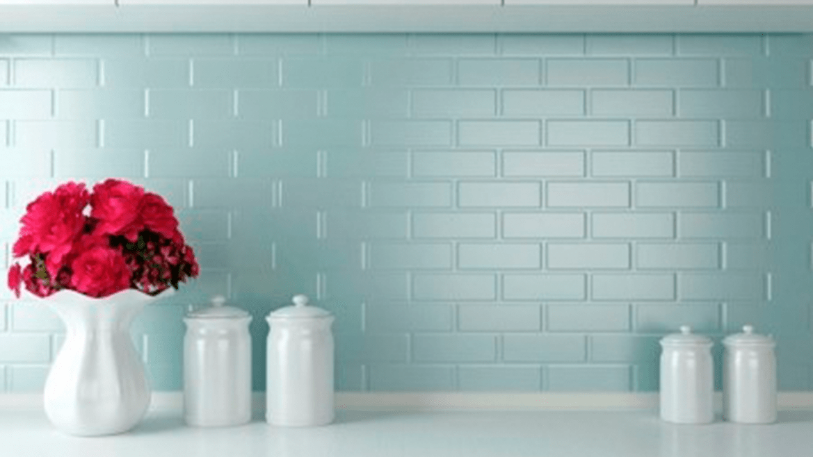 ¿Renovar o pintar los azulejos? 