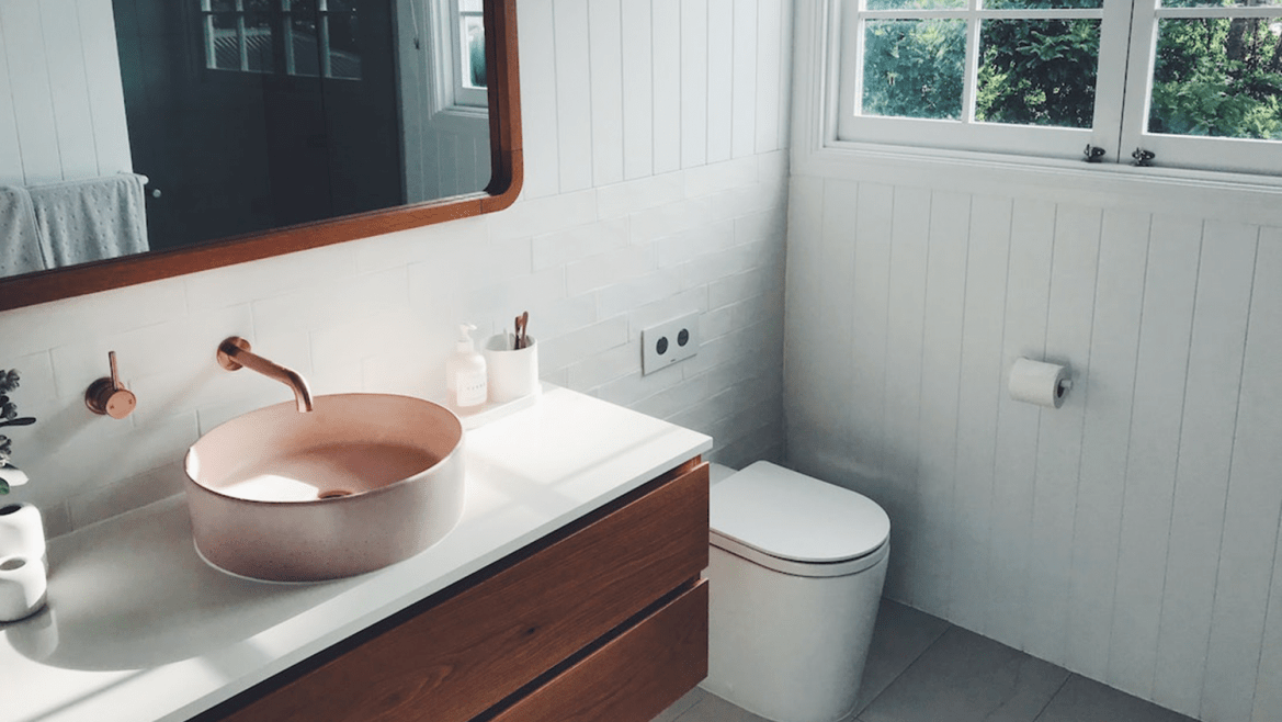 ¿Bajantes del baño ruidosas?